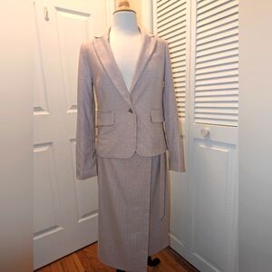 Banana Republic Suit Creamy Pink -Suit coat Sz 2, Skirt Sz 4